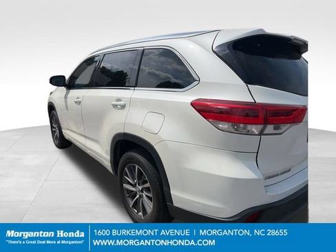 Used 2018 Toyota Highlander XLE FWD image 3