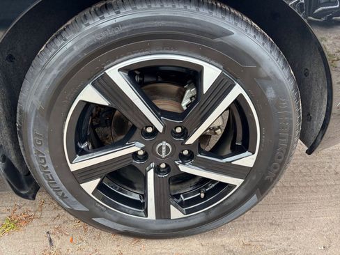 Used 2025 Nissan Sentra SV FWD image 28