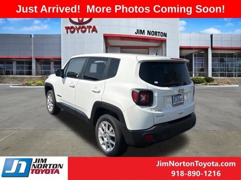 Used 2023 Jeep Renegade Latitude AWD/4WD image 5
