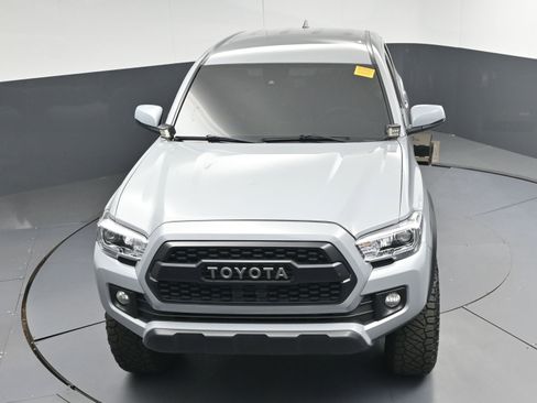 Used 2019 Toyota Tacoma TRD Off-Road AWD/4WD image 33