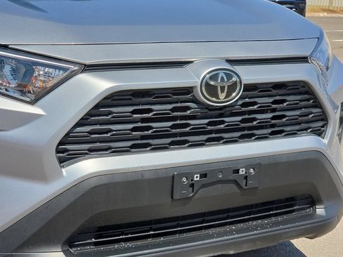 Used 2021 Toyota RAV4 XLE AWD/4WD image 7