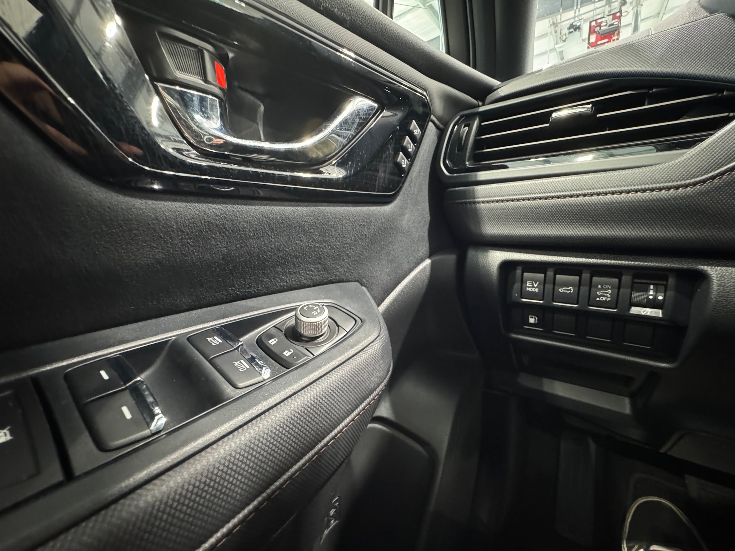 Used 2025 Subaru Forester Limited AWD/4WD image 13