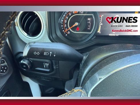 Used 2025 Jeep Wrangler Unlimited Sahara AWD/4WD image 15