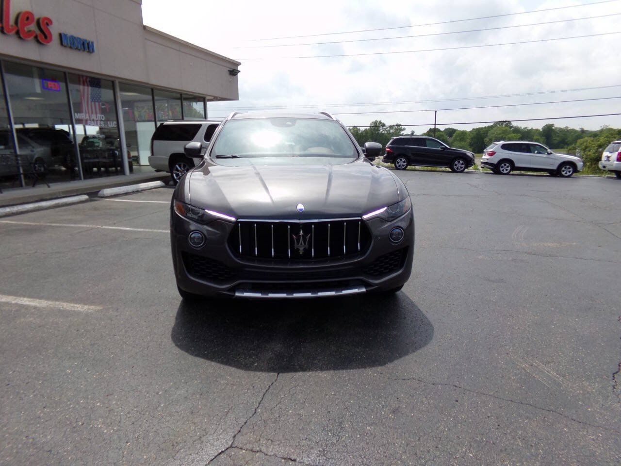 Used 2017 Maserati Levante w/ Luxury Package AWD/4WD image 3