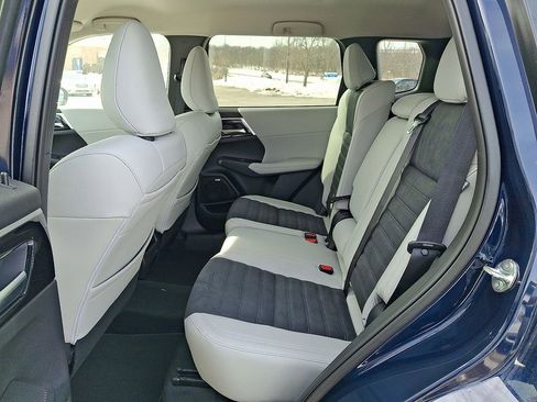 New 2026 Mitsubishi Outlander SE image 5