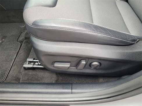 Used 2022 Kia Niro EX image 17