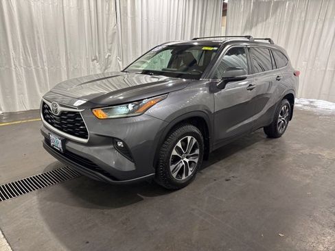 Used 2021 Toyota Highlander XLE image 7