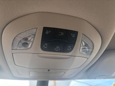 Used 2024 Chrysler Pacifica Touring-L FWD image 27
