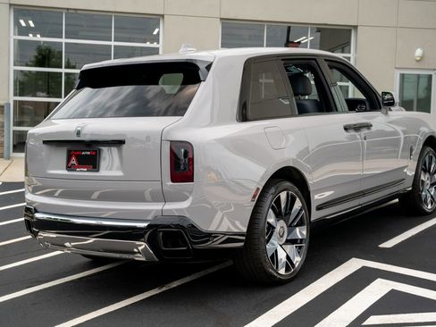Used 2025 Rolls-Royce Cullinan AWD/4WD image 13