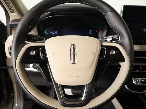 New 2025 Lincoln Corsair Reserve image 3