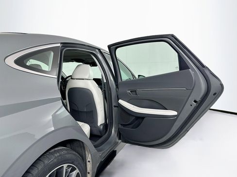 Used 2022 Hyundai Sonata Limited w/ Preferred Accessory Package image 31