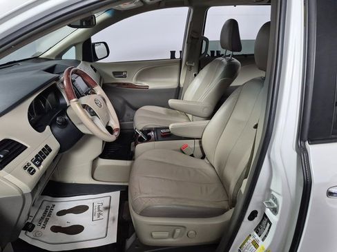 Used 2014 Toyota Sienna Limited image 9