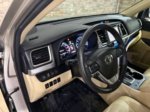 Used 2015 Toyota Highlander Limited w/ Driver Technology Package AWD/4WD image 13