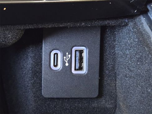 Used 2022 Lincoln Nautilus Reserve w/ Equipment Group 201A image 22