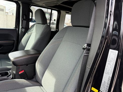 Used 2025 Jeep Wrangler Unlimited Sahara w/ Safety Group image 18