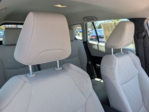 Used 2025 Toyota Corolla Cross L FWD image 3