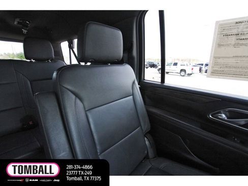 Used 2022 Chevrolet Suburban LT w/ Luxury Package image 12