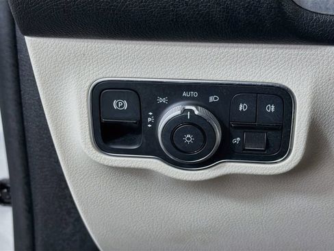 Used 2022 Mercedes-Benz GLB 250 4MATIC image 12