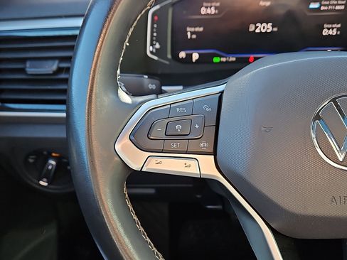 Used 2022 Volkswagen Atlas Cross Sport SE w/ Panoramic Sunroof Package image 17