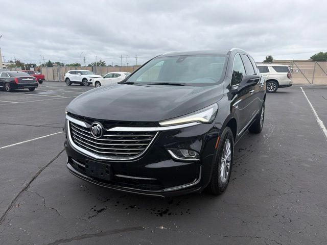 Used 2023 Buick Enclave Essence FWD image 2