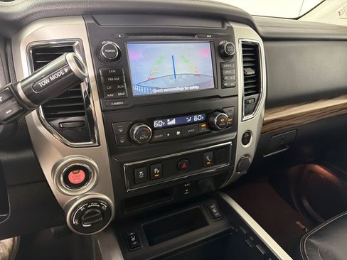 Used 2017 Nissan Titan SL AWD/4WD image 14