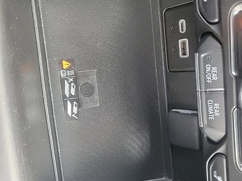 Used 2024 Chevrolet Suburban Z71 w/ Luxury Package image 21