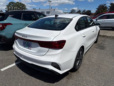 Certified 2022 Kia Forte LXS w/ LXS Technology Package FWD image 6
