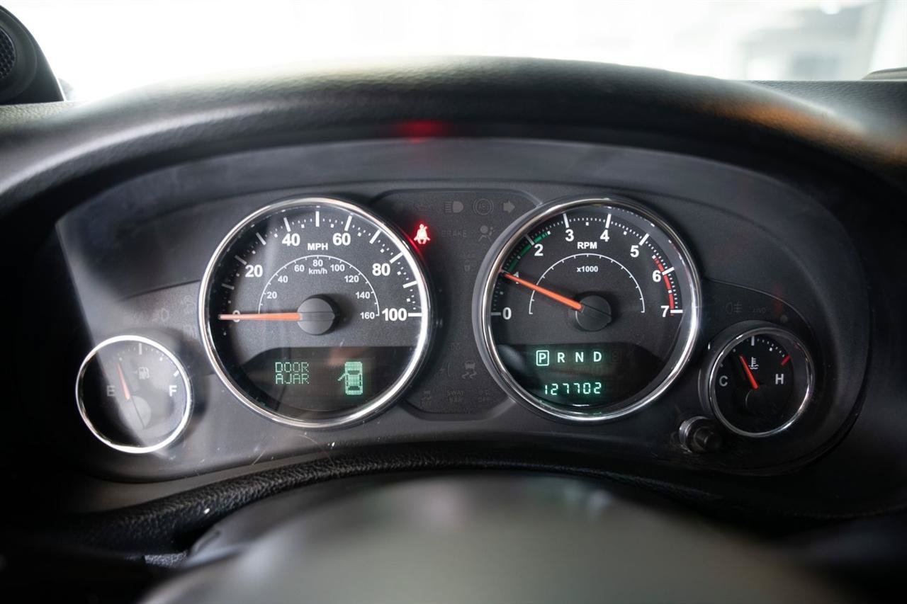 Used 2014 Jeep Wrangler Unlimited Sahara w/ Max Tow Package AWD/4WD image 15