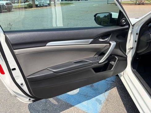 Used 2017 Honda Civic Touring image 37