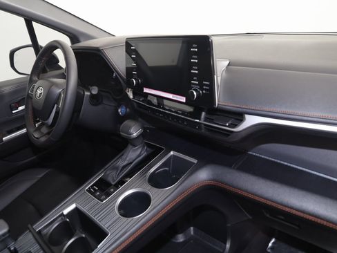 Used 2024 Toyota Sienna XSE image 42
