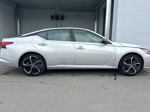 Used 2023 Nissan Altima 2.5 SR image 9