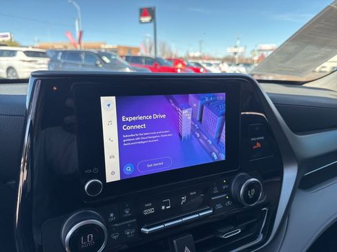 Used 2024 Toyota Highlander LE image 25