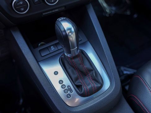 Used 2014 Volkswagen Jetta GLI Autobahn image 24