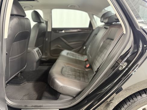 Used 2014 Volkswagen Passat TDI SEL Premium image 23