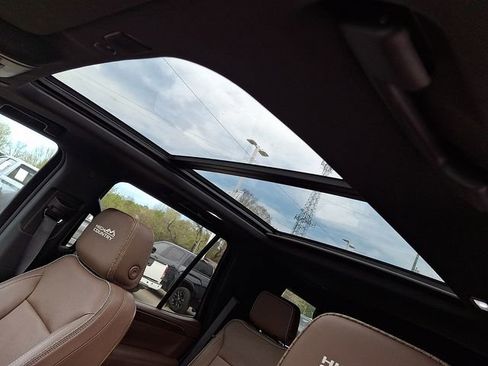 Used 2024 Chevrolet Tahoe High Country image 12