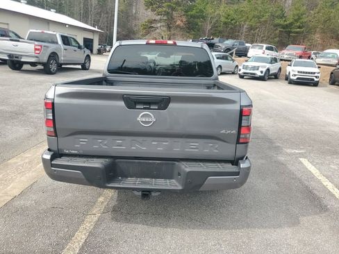 Used 2025 Nissan Frontier SV image 6