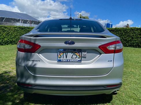 Used 2016 Ford Fusion SE FWD image 6