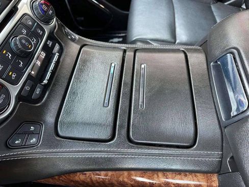 Used 2020 Chevrolet Suburban Premier AWD/4WD image 22