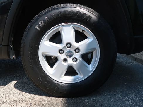 Used 2012 Jeep Grand Cherokee Laredo w/ Laredo E Group AWD/4WD image 53
