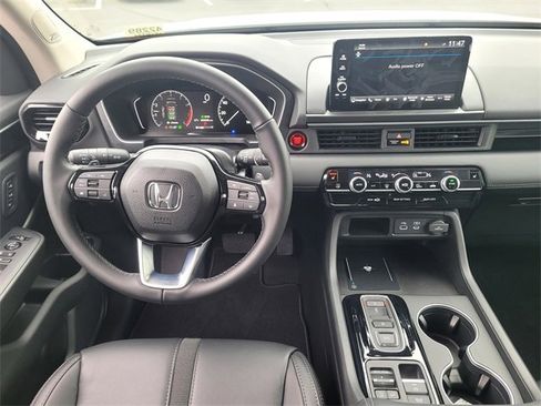 New 2025 Honda Pilot Touring image 7