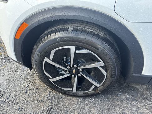 New 2026 Chevrolet Equinox EV LT image 13