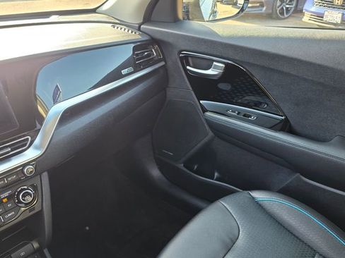 Used 2021 Kia Niro EX Premium FWD image 35