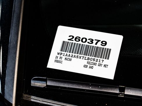 Certified 2026 Porsche Macan AWD/4WD image 29