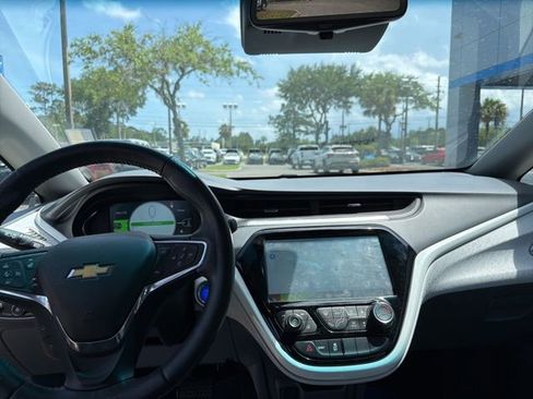 Used 2019 Chevrolet Bolt Premier w/ Infotainment Package FWD image 9