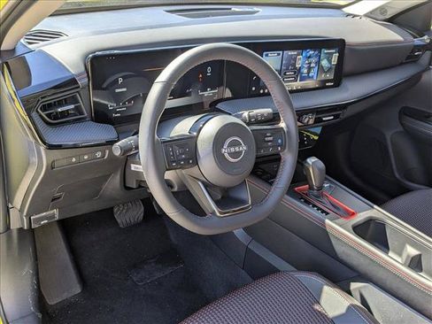 New 2026 Nissan Kicks SR w/ SR Premium Package FWD image 3
