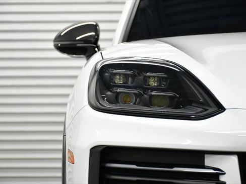 Used 2024 Porsche Cayenne Turbo GT AWD/4WD image 32
