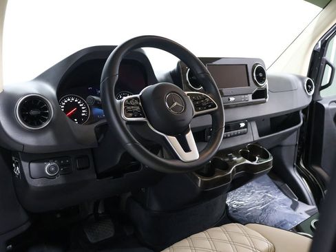 Used 2024 Mercedes-Benz Sprinter 3500 image 18