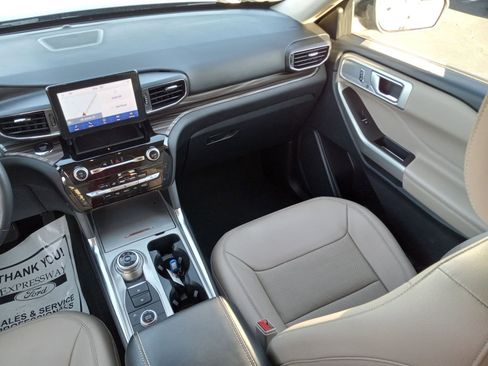 Used 2023 Ford Explorer Limited AWD/4WD image 19