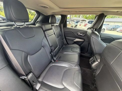 Used 2017 Jeep Cherokee Limited w/ Luxury Group AWD/4WD image 17