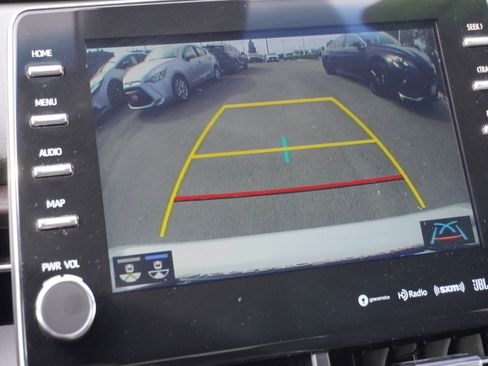 Used 2021 Toyota Avalon XLE image 26